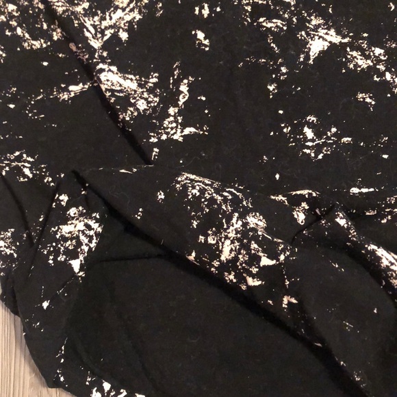 Midi skirt with a marble print. - Picture 3 of 4